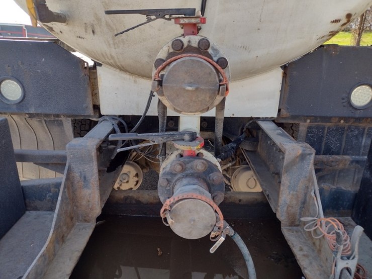 peterbilt-567-image-38