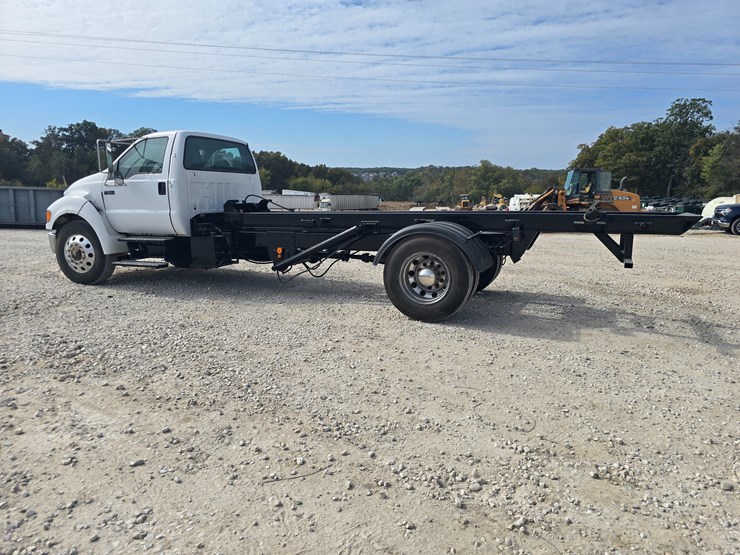 2004-ford-f650-image-12