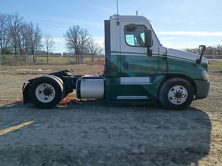 freightliner-cascadia-125-image-12