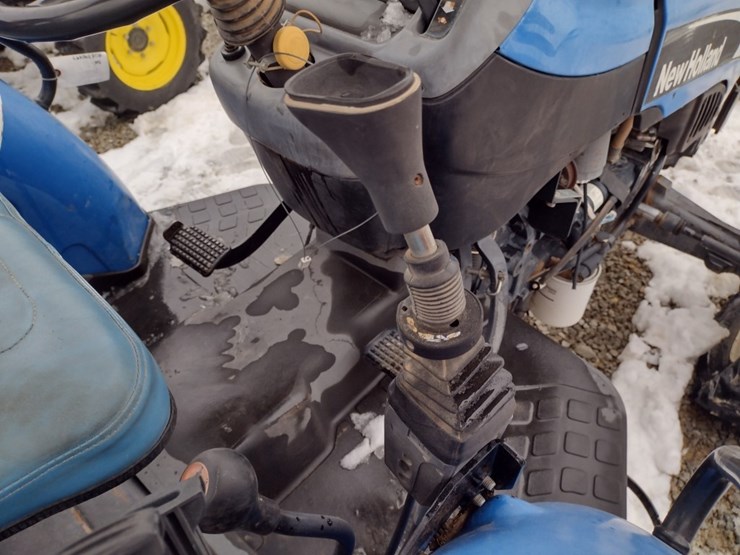 new-holland-tn70a-image-10