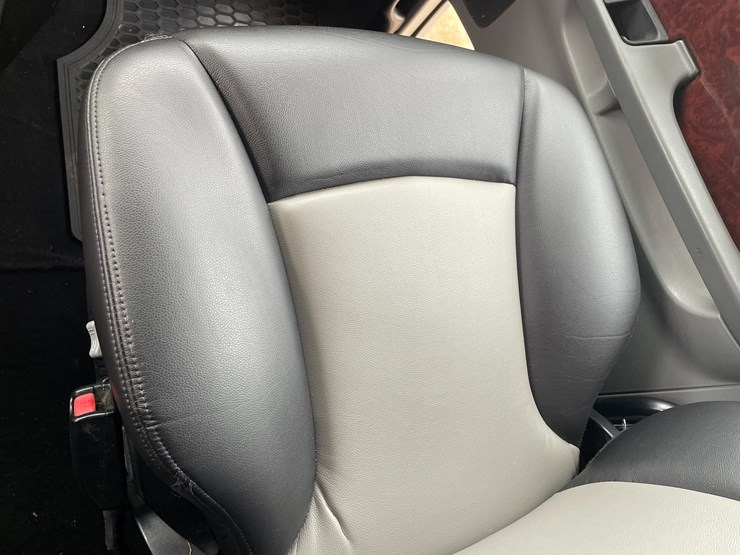 #1043-•-2009-freightliner-semi-(wi-title-in-delay)-image-46