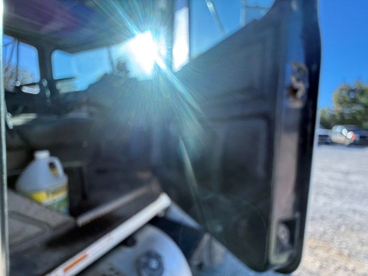 mack-r686st-image-80