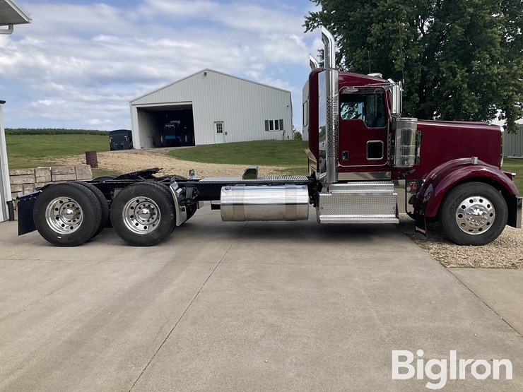 2017-kenworth-w900l-image-4