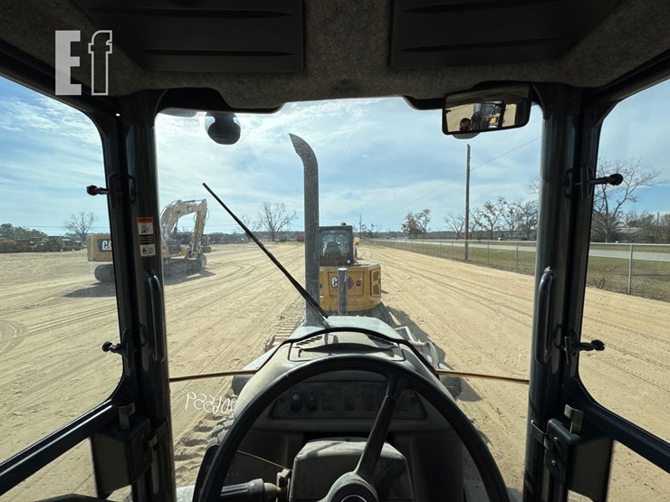2010-deere-310j-image-36