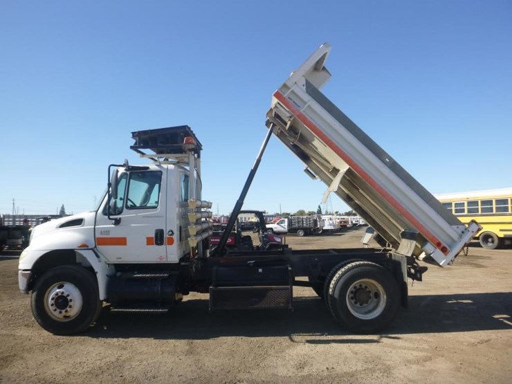 2005-international-durastar-4400-image-7