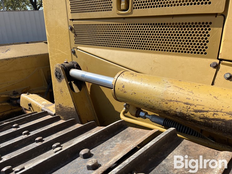 caterpillar-d6n-xl-image-11