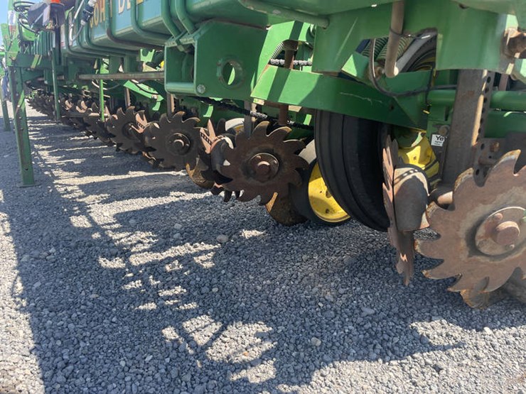 john-deere-7300-image-17