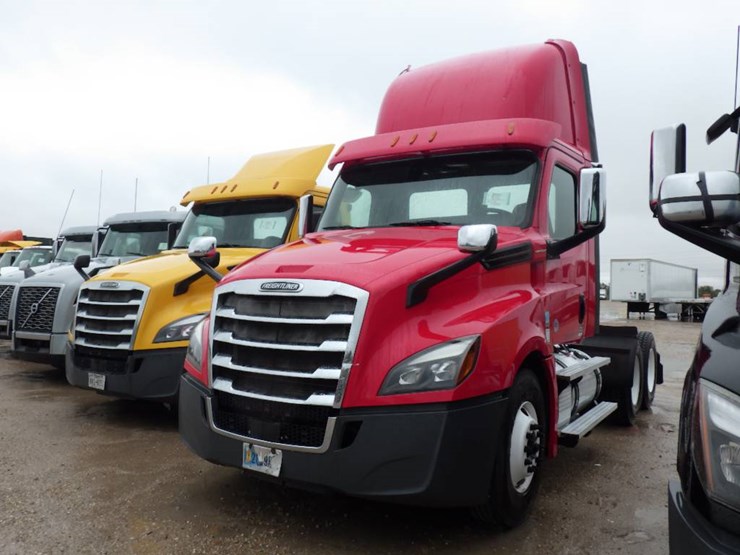 freightliner-cascadia-126-image-1