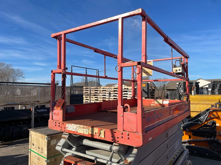 #6230-•-skyjack-4632-scissor-lift-(o9)-image-15