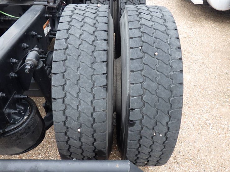 freightliner-cascadia-126-image-11