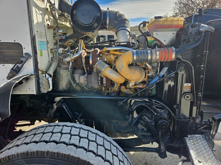 2009-peterbilt-365-image-59