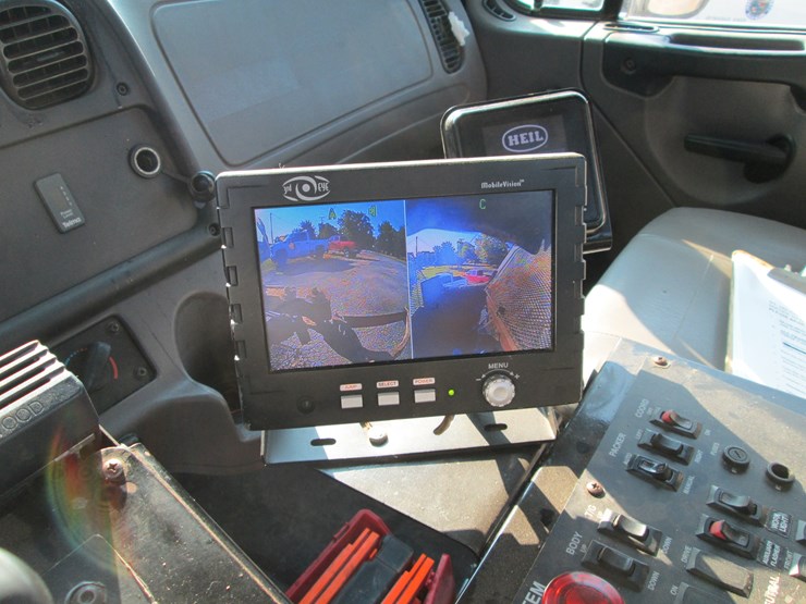 2016-freightliner-108sd-image-44