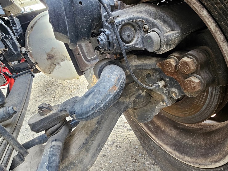 peterbilt-579-image-28