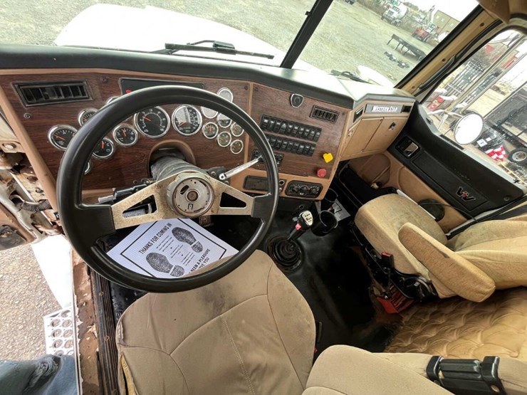 2016-western-star-4900-image-16