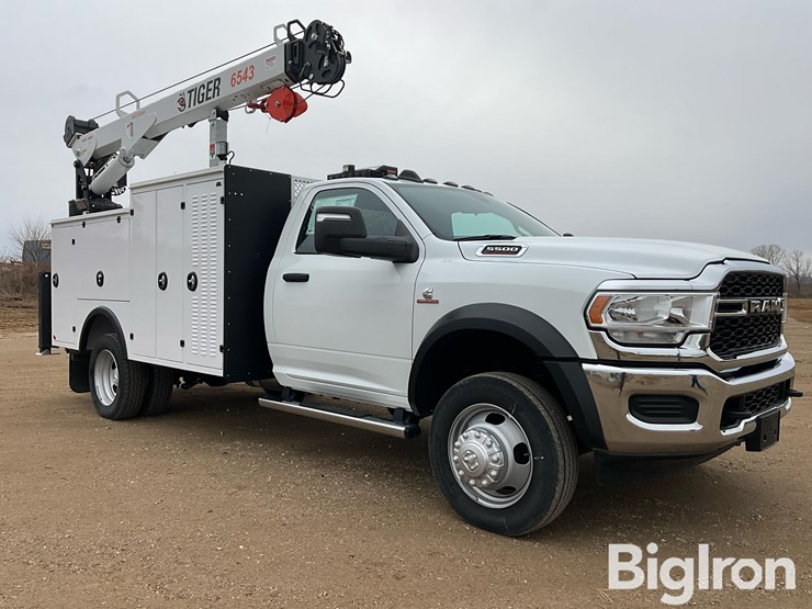 2024-ram-5500-heavy-duty-4x4-service-truck-w/tiger-crane-image-3