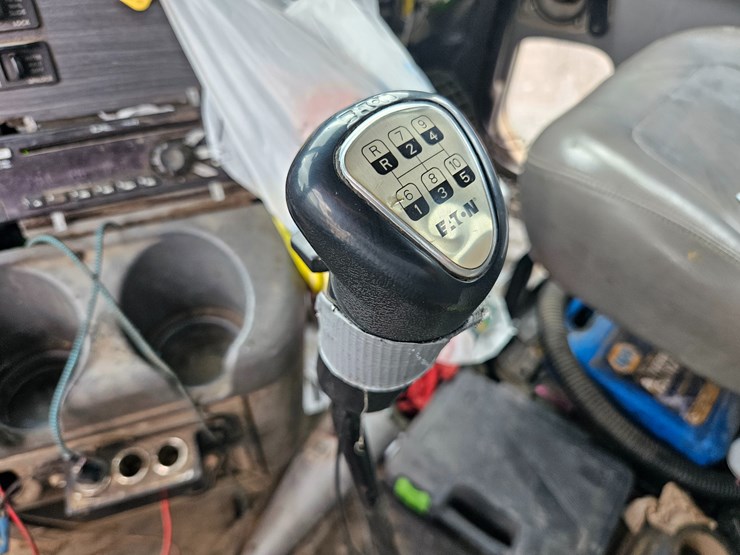 freightliner-columbia-112-image-76