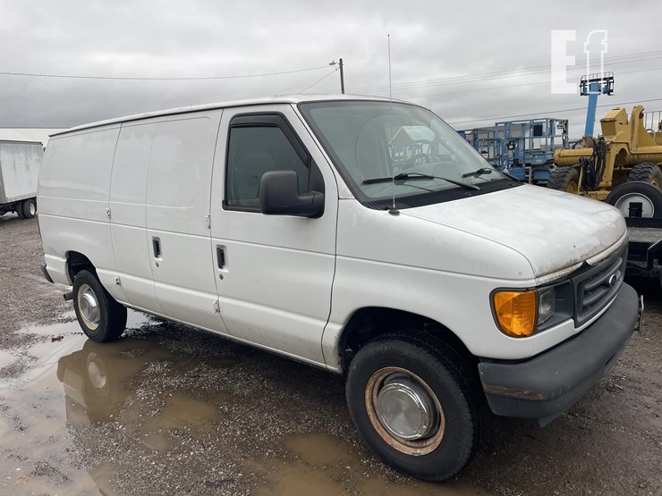 2005-ford-e250-image-3