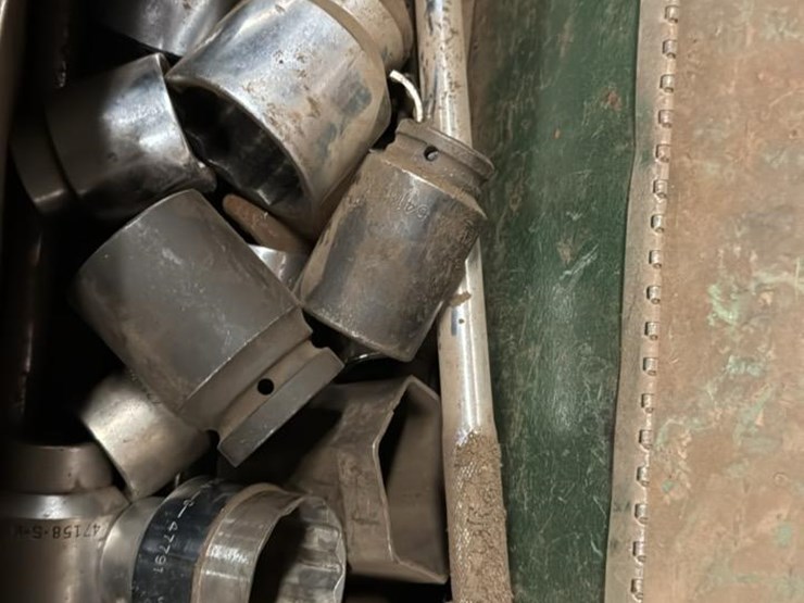 #179-•-large-and-small-socket-sets*-image-7