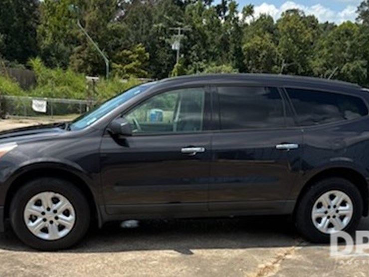 2016-traverse-ls-(njp421)-image-1