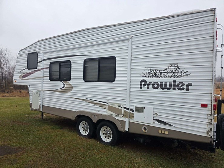 2004-prowler-fleetwood-5th-wheel-rv,-model-255-bhs,-12’-slide-out,-newer-19’-awning,-1-queen-front-b-image-10
