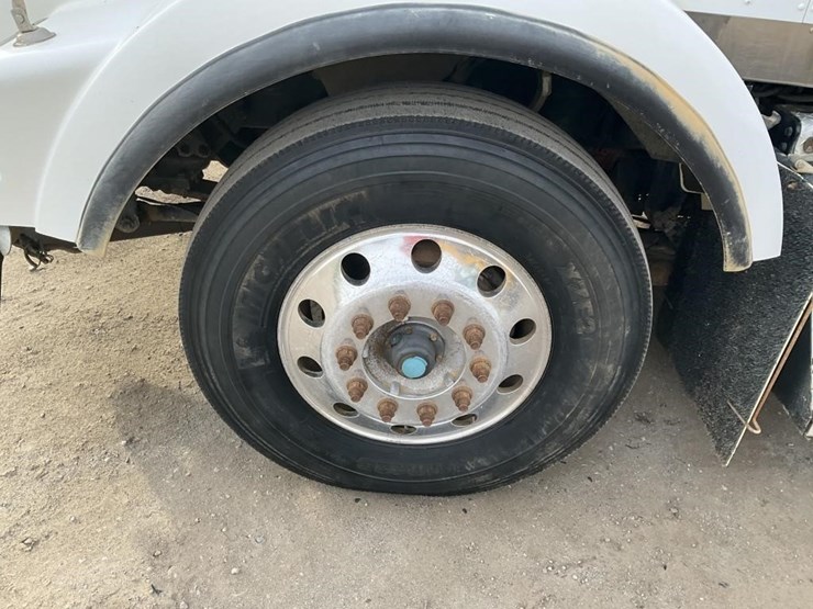 2012-kenworth-t800-image-18