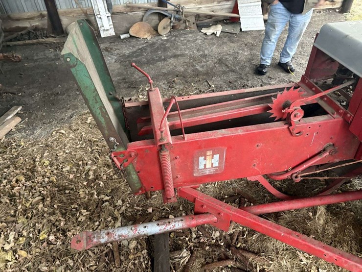 ih-47-square-baler,-540-pto,-twine,-stored-inside-image-13