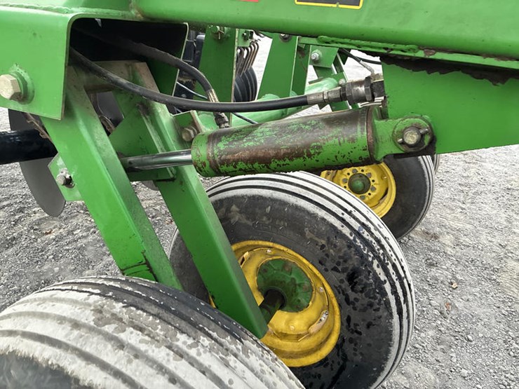 john-deere-630-image-36