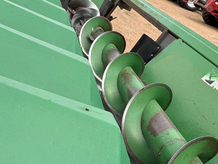 2024-john-deere-12-image-12