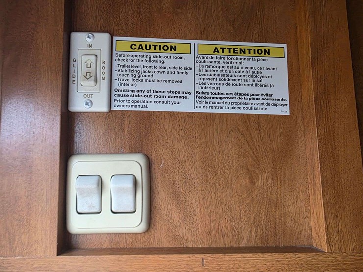 2004-prowler-fleetwood-5th-wheel-rv,-model-255-bhs,-12’-slide-out,-newer-19’-awning,-1-queen-front-b-image-54