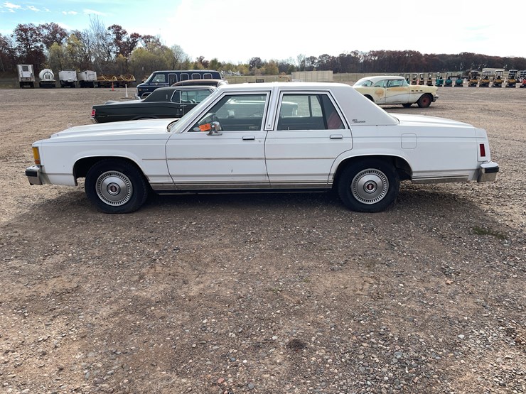 #1200-•-1986-ford-crown-victoria-**recommend-trailering**-(has-mn-title)-image-2