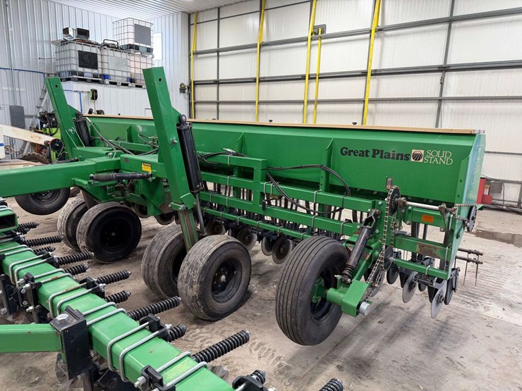 great-plains-20’-grain-drill,-10”-spacing,-3pt-converted-into-a-pull-type,-has-markers,-front-coulte-image-39