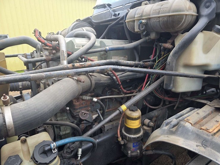 2007-freightliner-cl120-day-cab-semi,-978,000-miles,-detroit-series-60-–-14l-engine,-515hp,-10-speed-image-64