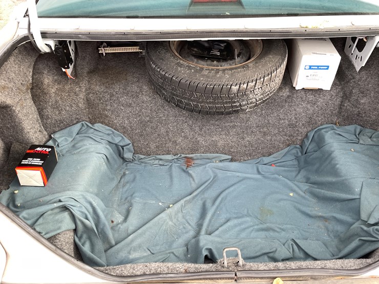 #1200-•-1986-ford-crown-victoria-**recommend-trailering**-(has-mn-title)-image-30