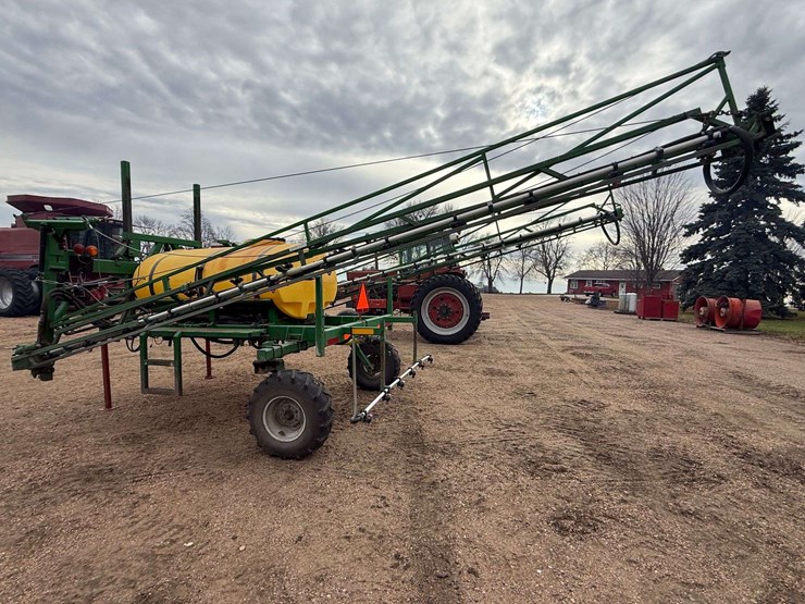 summers-90’-sprayer,-3pt-hookup,-500-gallon-tank,-5-section-shut-offs,-comes-with-controller,-wings-image-9