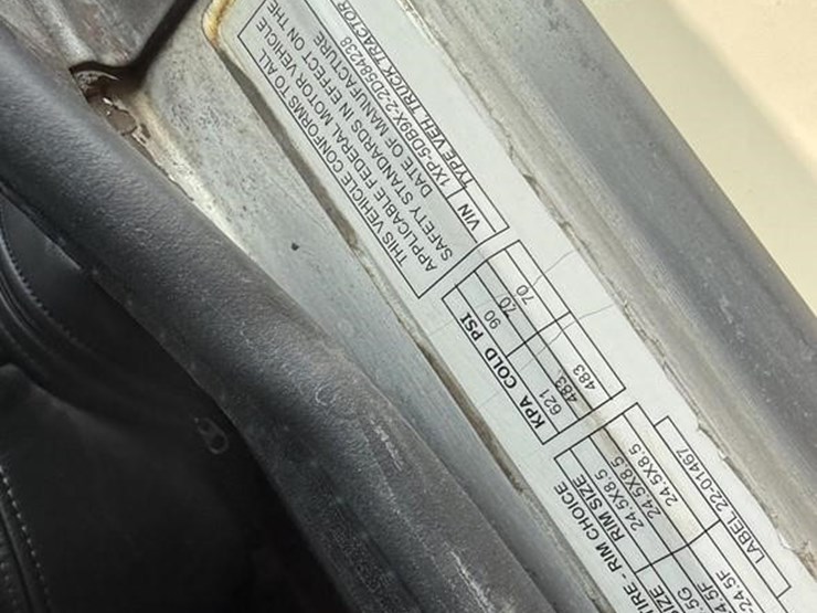 2002-peterbilt-379-image-72