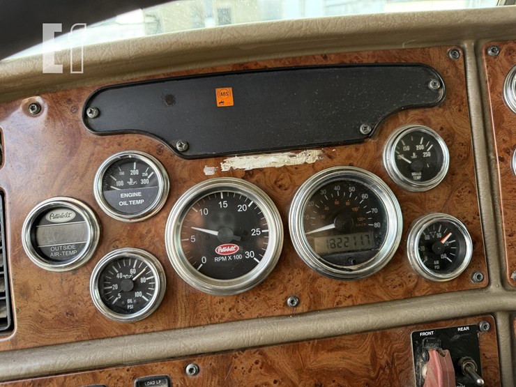 2004-peterbilt-379-image-62