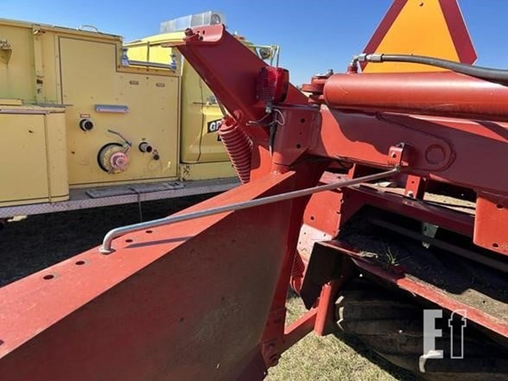 2014-new-holland-h7460-image-37