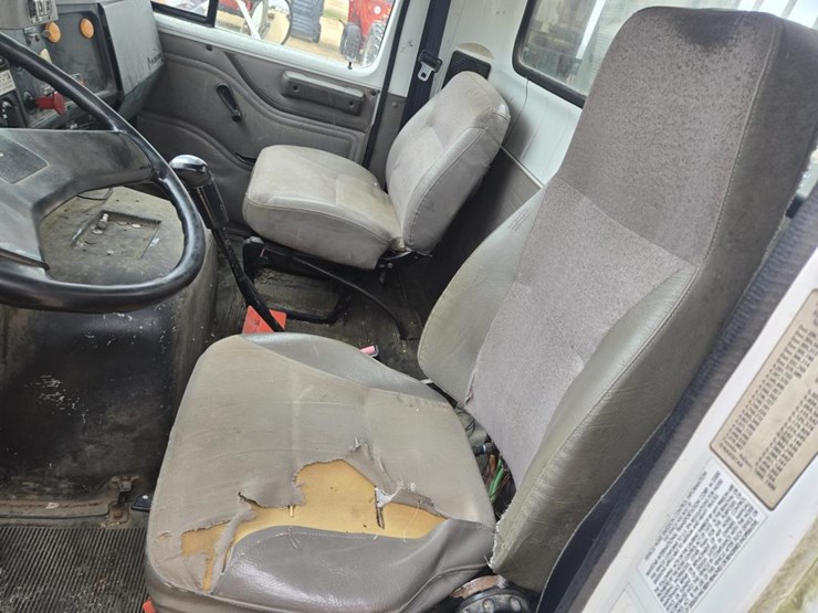 2000-international-8100-image-18