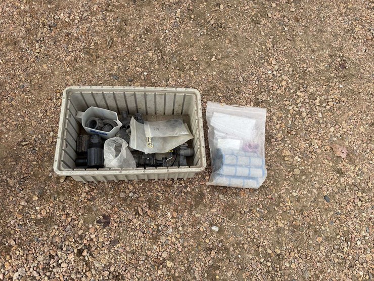 summers-90’-sprayer,-3pt-hookup,-500-gallon-tank,-5-section-shut-offs,-comes-with-controller,-wings-image-15