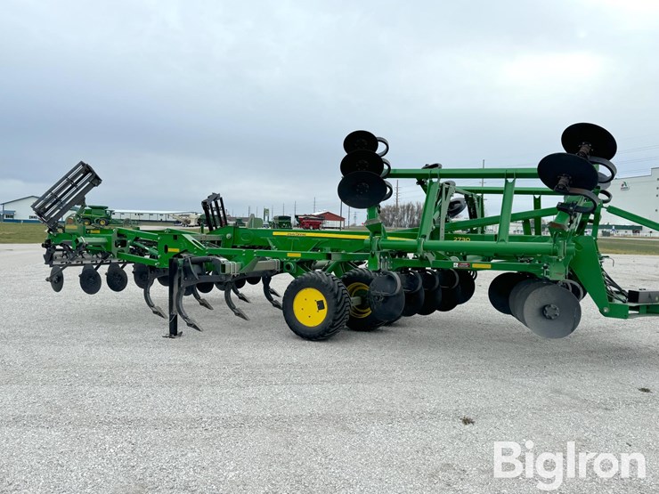 2023-john-deere-2730-image-4