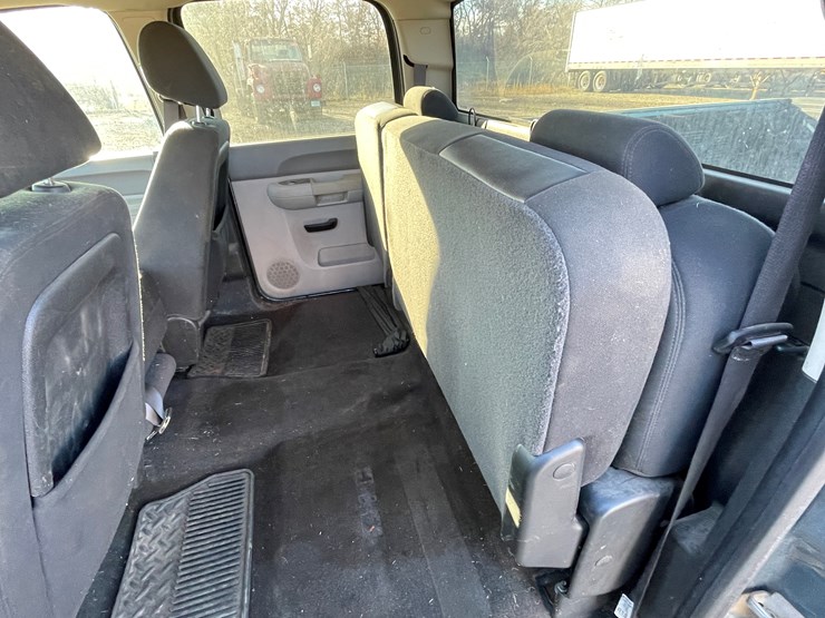 #1127-•-2013-chevrolet-silverado-pickup-truck-(has-mn-title)-image-39