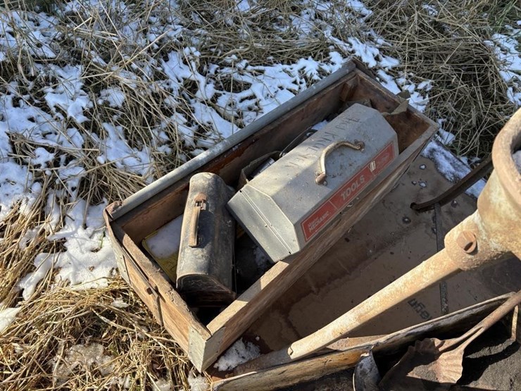 iron-forge-&-wood-toolbox-w/contents-image-4