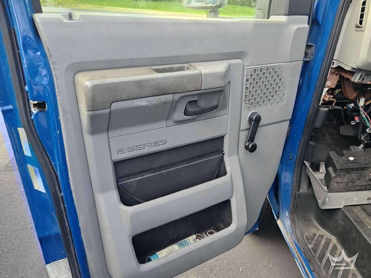 2016-ford-e450-image-17