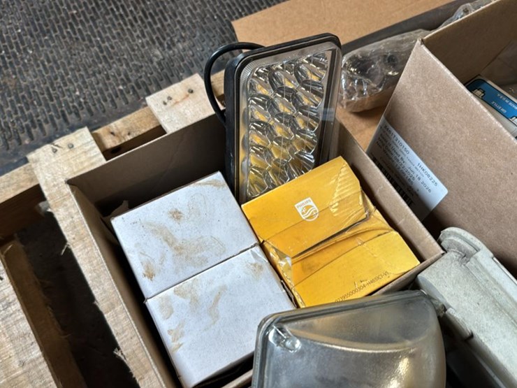 #191-•-skid-of-parts*-image-7