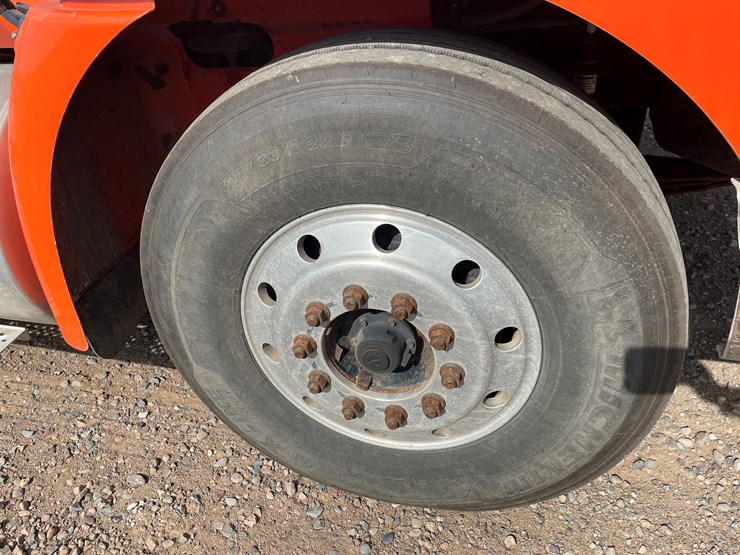 #1000-•-2007-international-transport-truck-tractor-(has-mn-title)-image-11