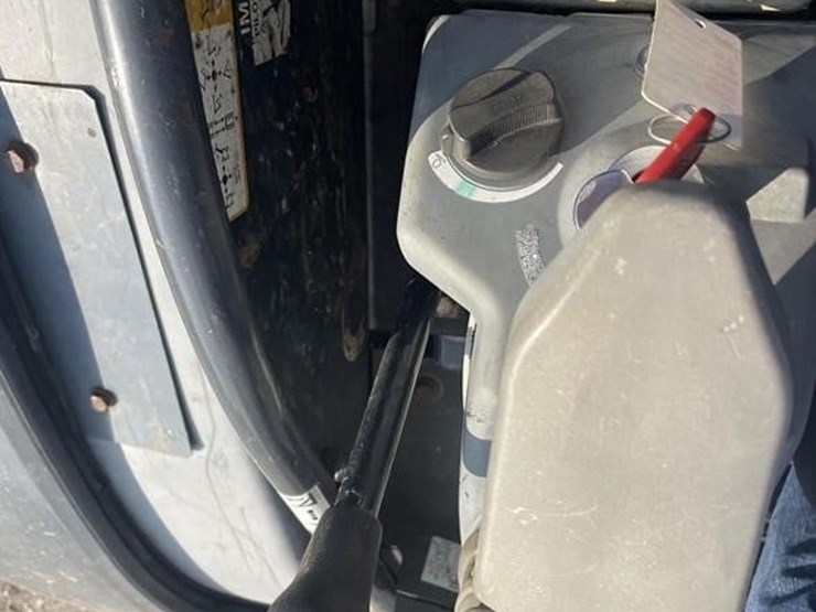 2012-deere-35d-image-24