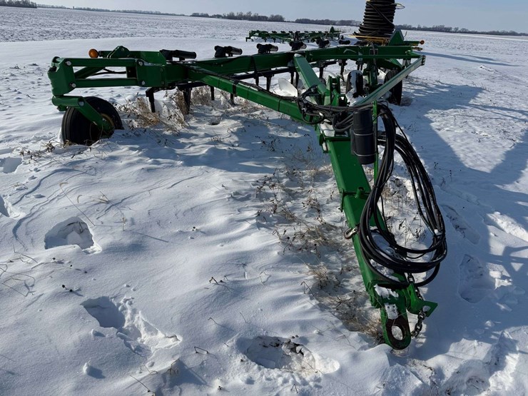 john-deere-3710-image-1