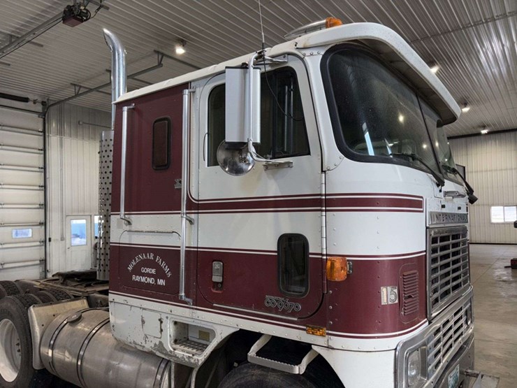 1983-international-co9670-cabover-semi-tractor,-xl-series,-400-cummins,-13-speed,-11r24.5-rears-on-s-image-26