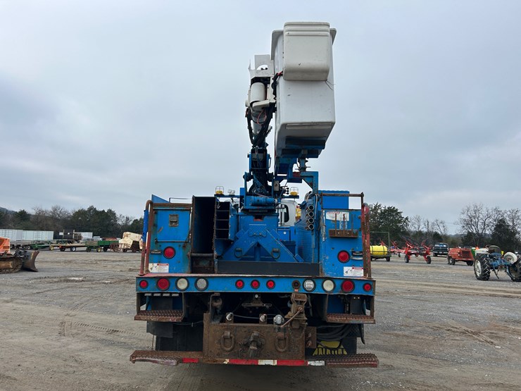 2010-international-7400-image-5