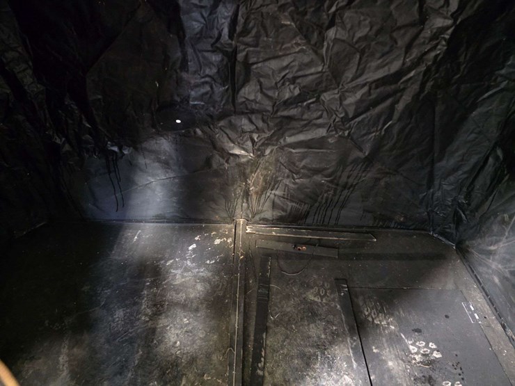 like-a-mankato-portable-fish-house,-4’-x-6’,-1-fishing-and-1-spear-hole-with-furnace-vent-image-14